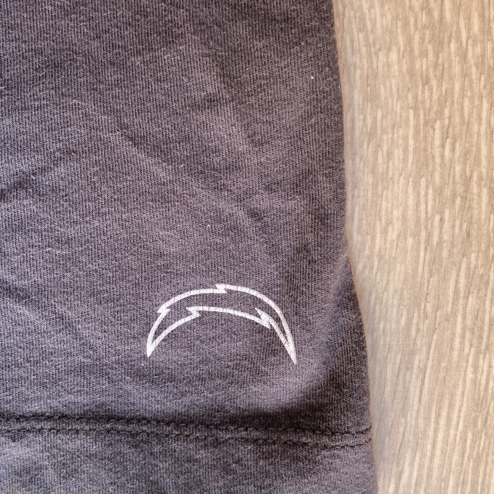 Charges V-neck - Picture 4 of 10